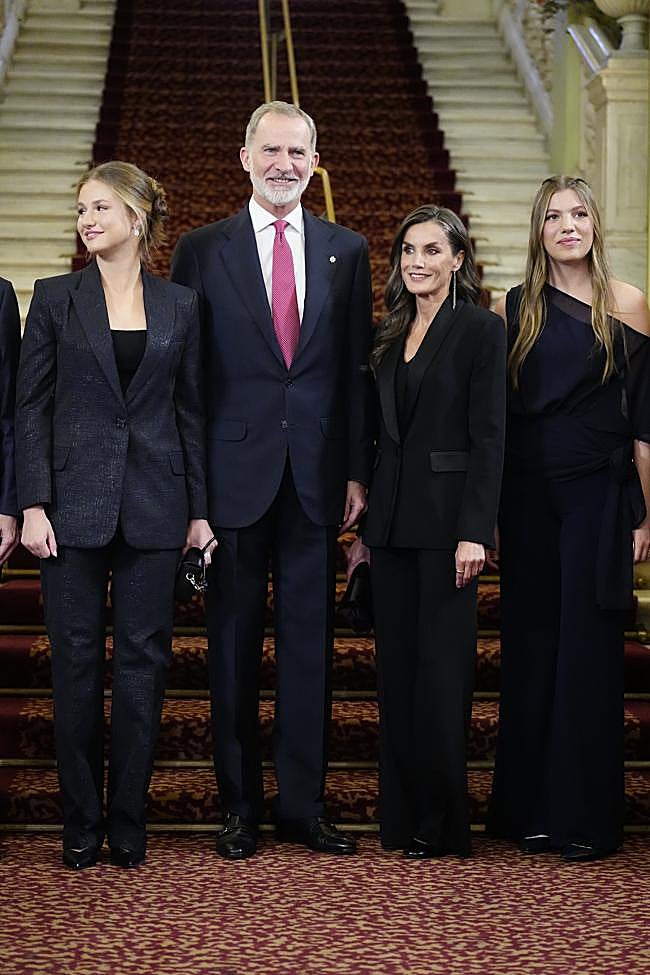 La familia real coincidió en vestirse de negro para la entrega de los Premios Princesa de Girona, en Barcelona.