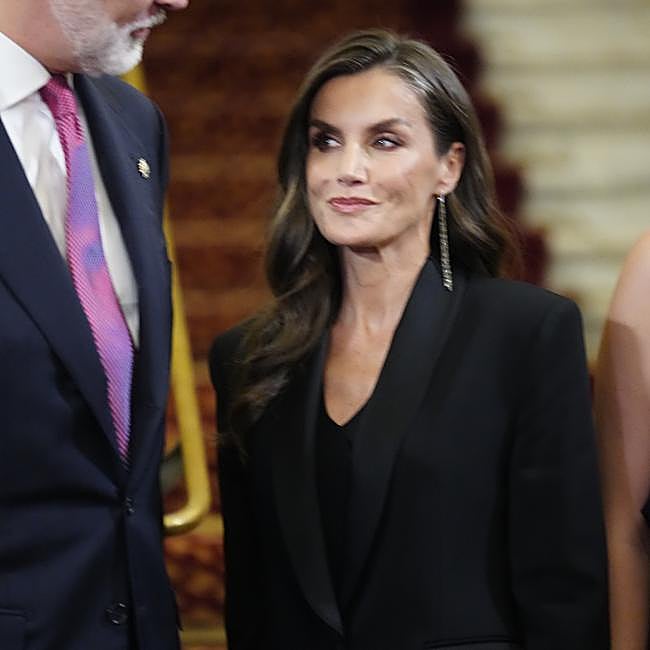Detalle de los pendientes de Tous que lució la reina Letizia en el Teatro del Liceo de Barcelona.