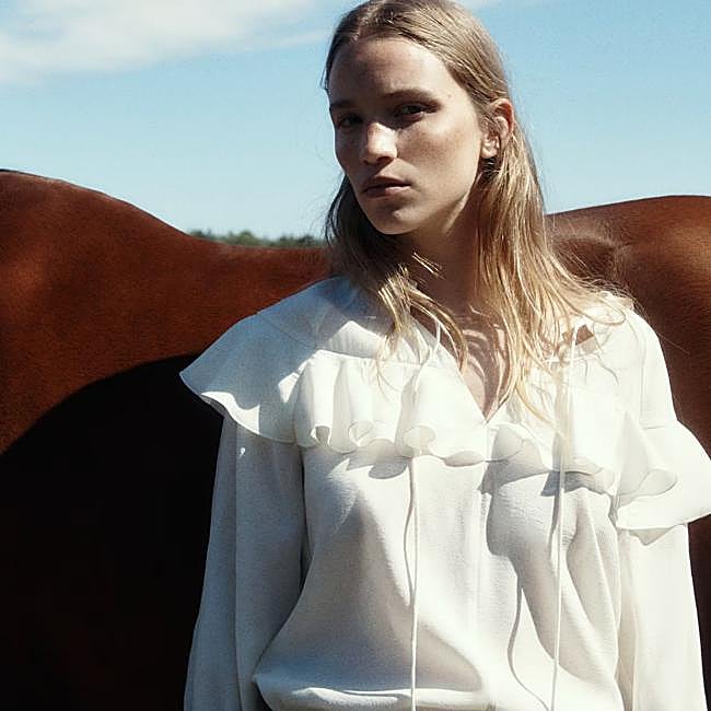 Blusa de volantes fluida color blanco