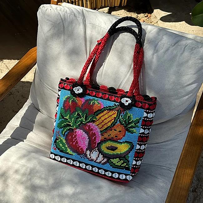 Bolso estampado La Vuelta al Mercado de Casa Frijol (175 euros)