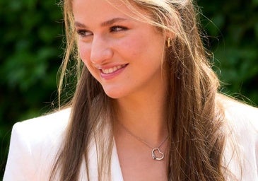 La nueva joya de Leonor: el significado oculto del corazón que le han regalado en Girona