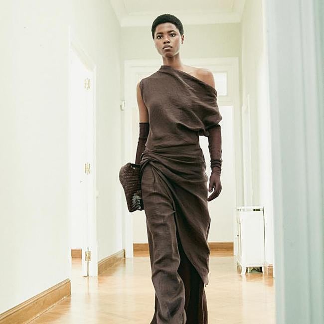 Top largo asimétrico con drapeados