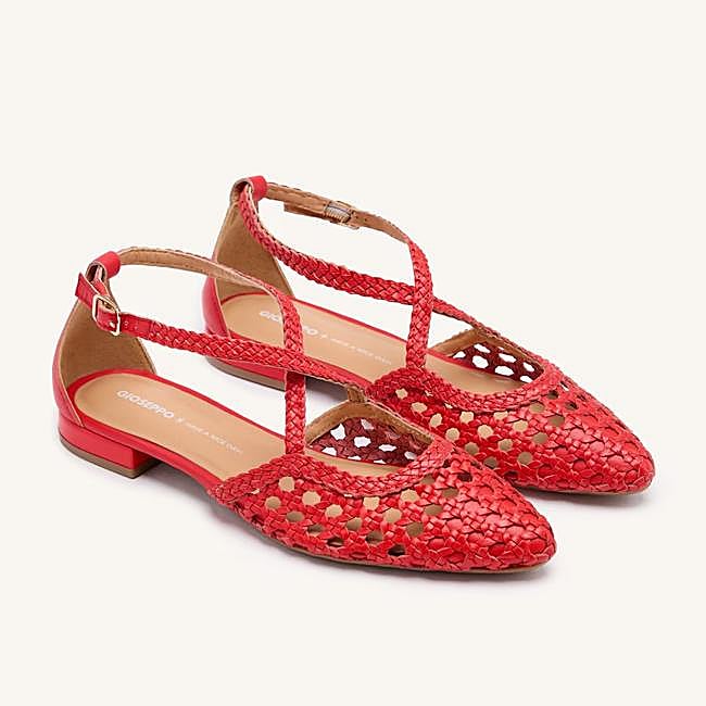 Bailarinas de mujer de piel con punta fina y trenzas en el empeine (54,95€)