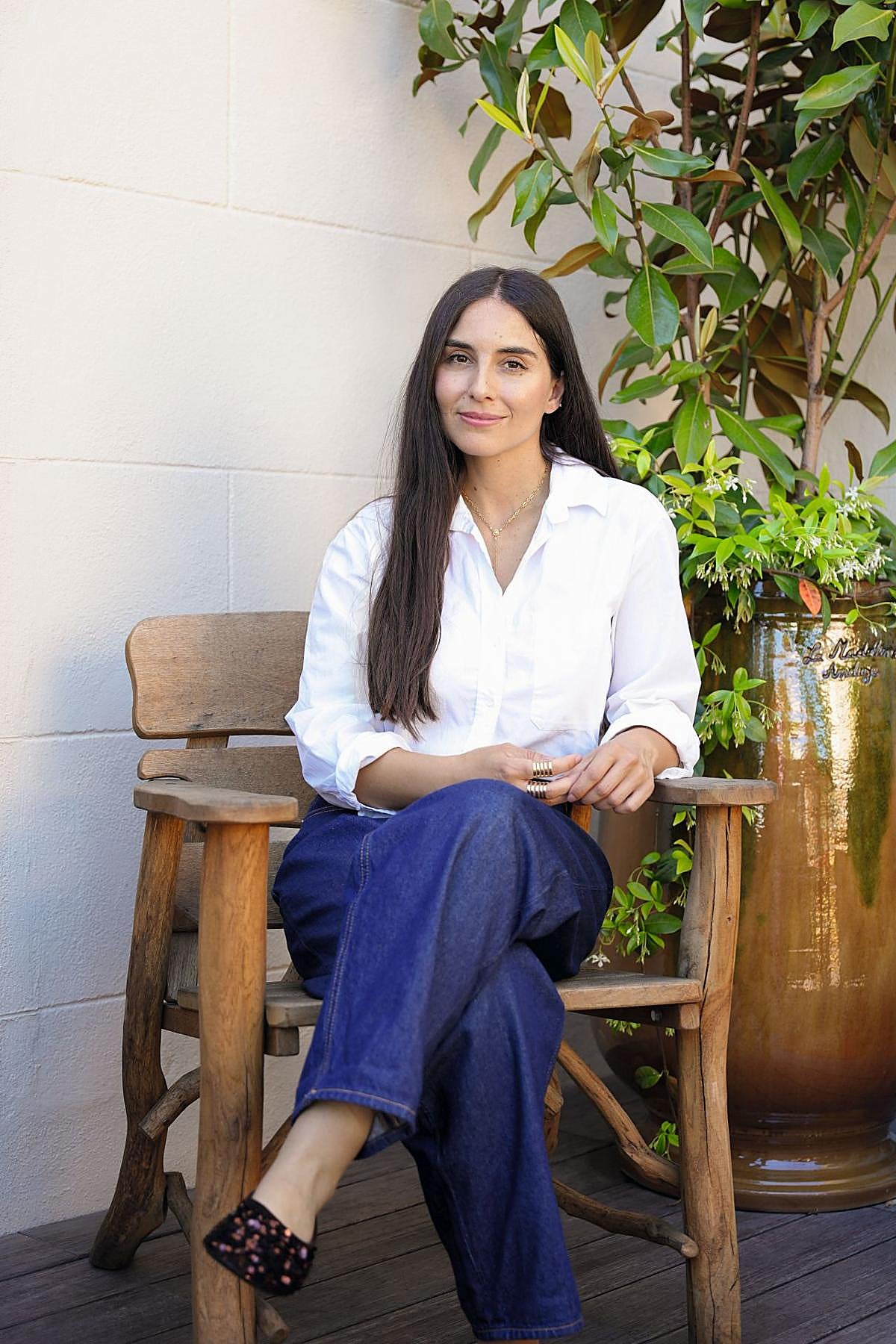 Erea Louro posa en la terraza de la suite del Hotel Brach Madrid.