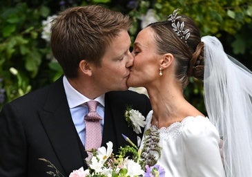 Hugh Grosvenor y Olivia Henson, duques de Westminster, el día de su boda en 2024.