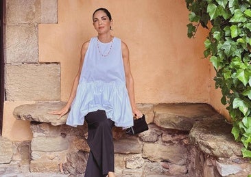 Eugenia Silva con un bolso de DeMellier.