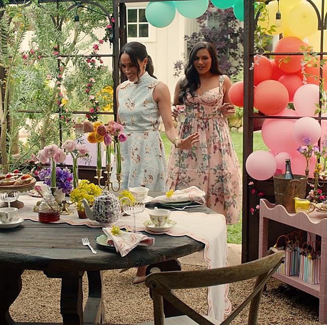 Meghan Markle y su amiga, la actriz y guionista Mindy Kaling.