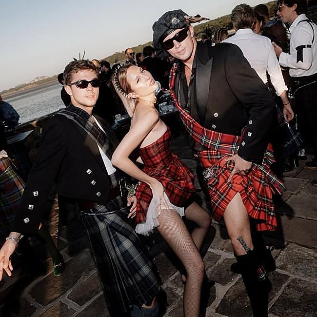 La famosa fiesta escocesa por el 30 cumpleaños de Electra Niarchos, a la que asistieron Olympia, Tino y Achileas de Grecia.