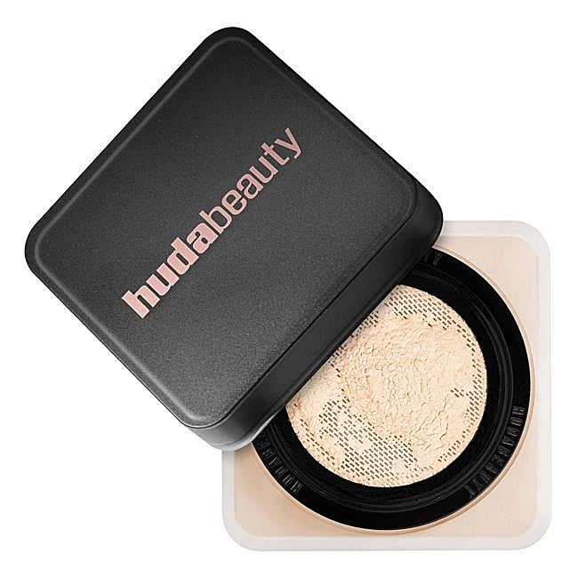 Easy Bake Loose Baking & Setting Powder de Huda Beauty. Precio: 40 euros