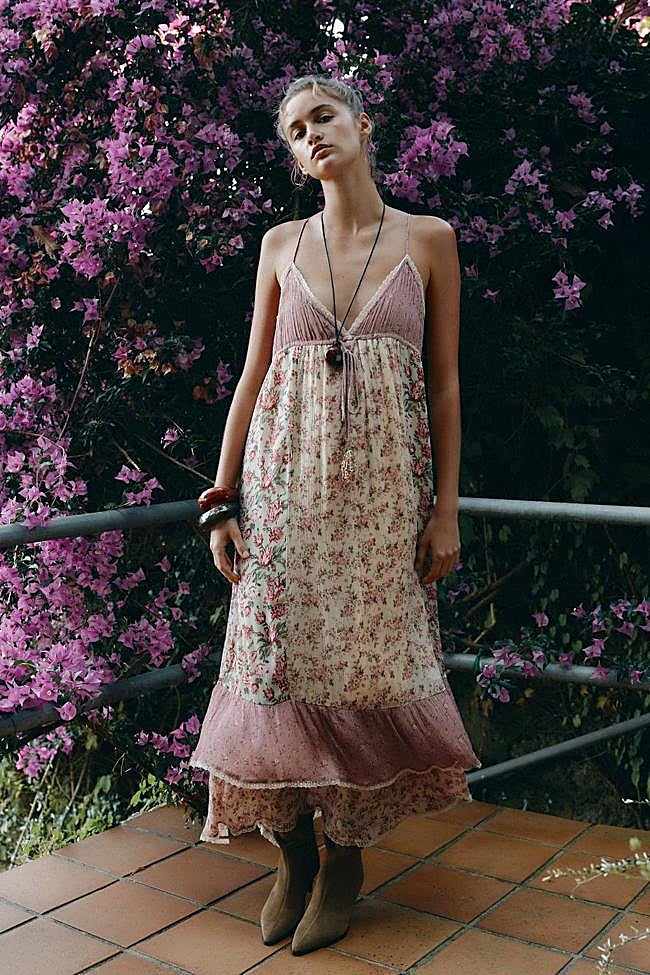 Vestido estampado con flores de Zara (49,99 euros)