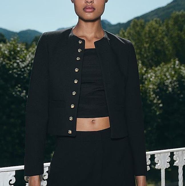 Chaqueta con botones joya