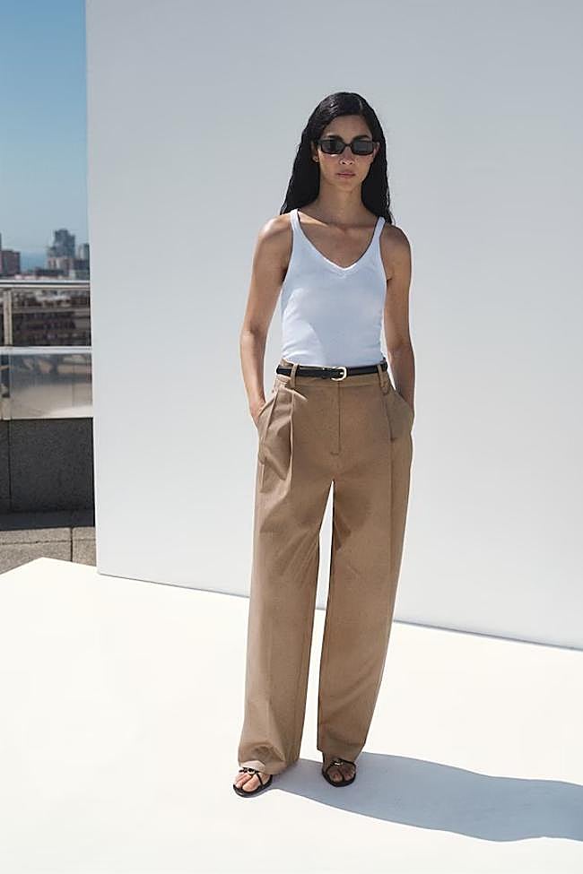 Pantalón con pinzas de Mango (39,99 euros)