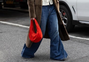 Los pantalones campana vuelven una temporada más y estos son los modelos más bonitos