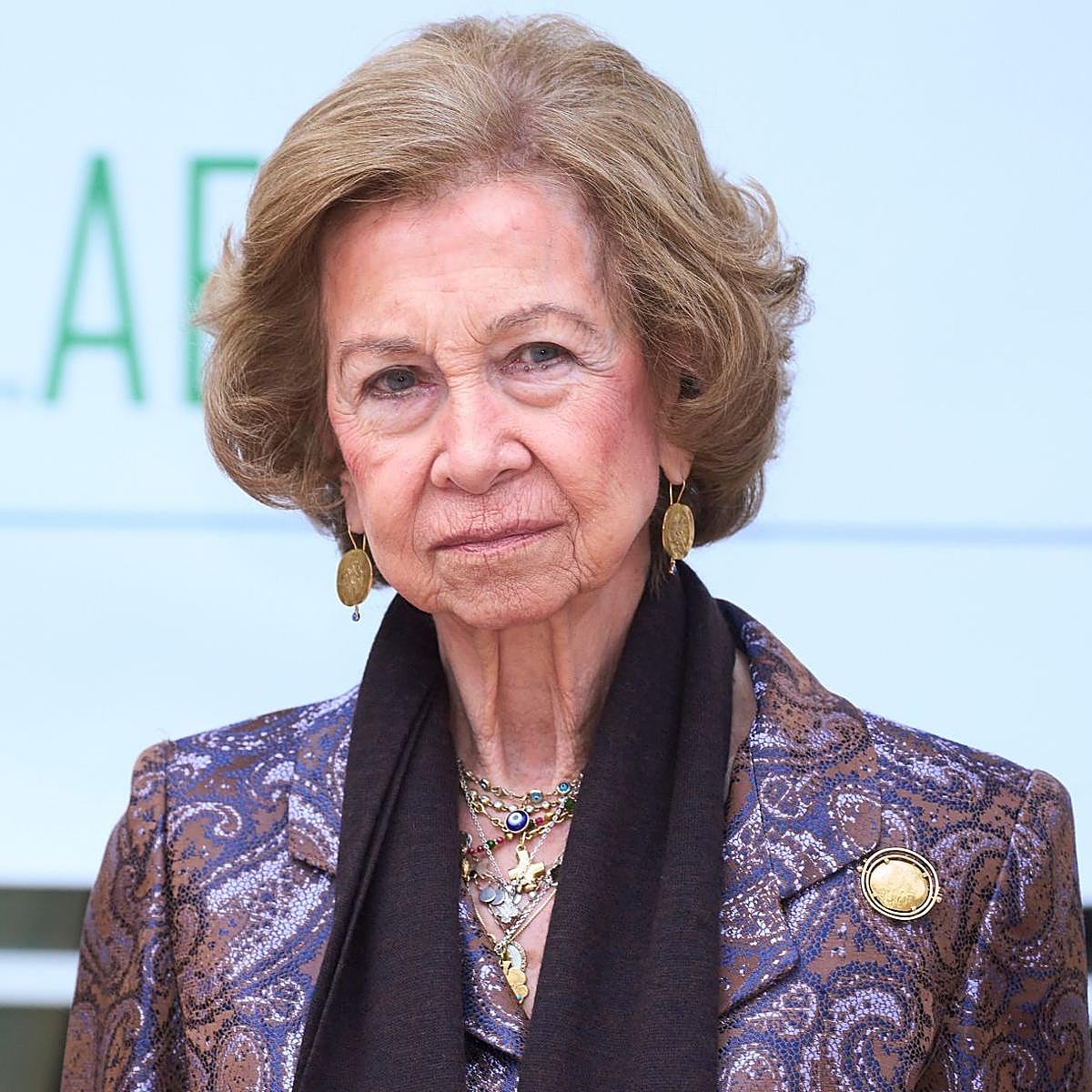 La reina Sofía permanece por el momento en Zarzuela al lado de su hermana.
