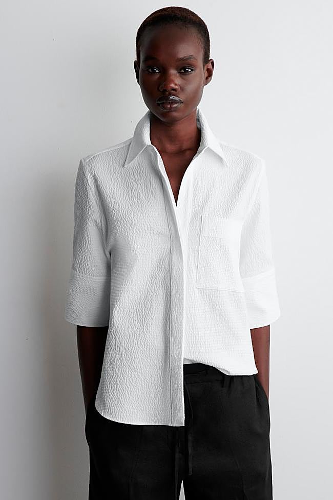 Camisa oversize en blanco de COS.