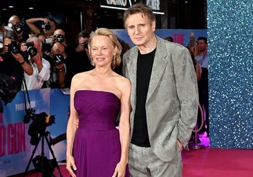 Pamela Anderson y Liam Neeson, durante la promoción de la película 'The Naked Gun'.