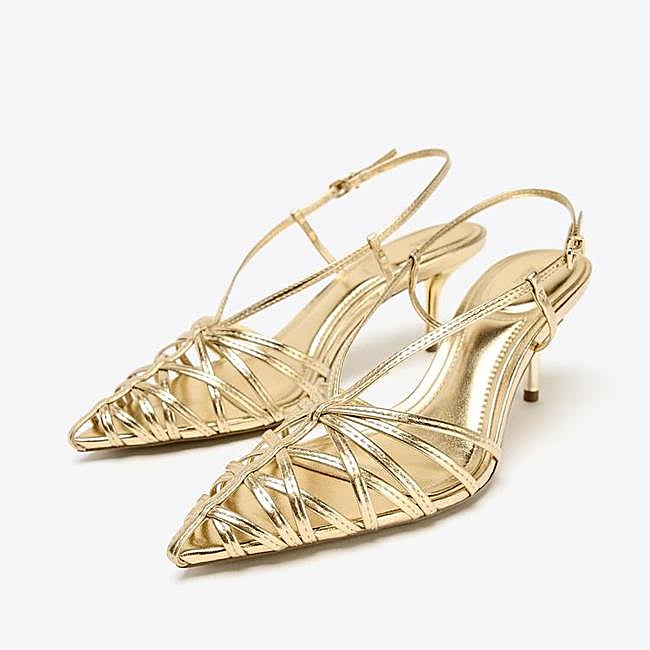 Zapatos dorados de Zara (39,99 euros)