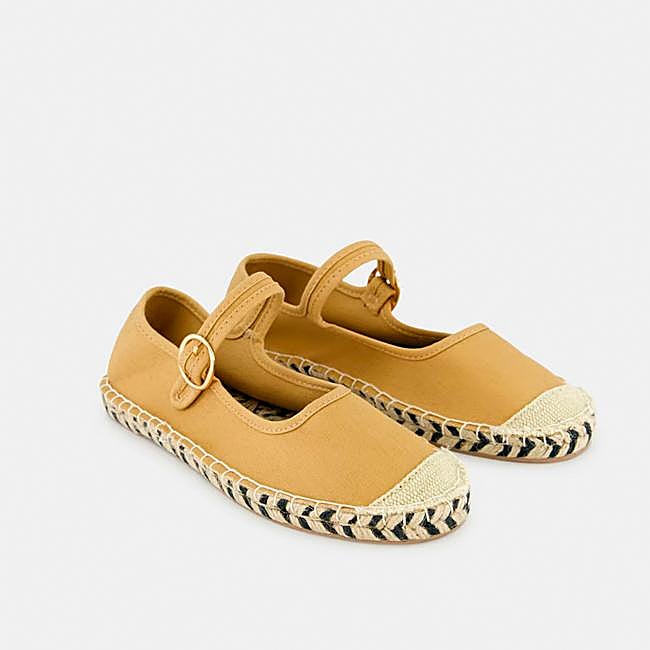 Alpargata en color tostado y rayas a contraste de Hipercor.