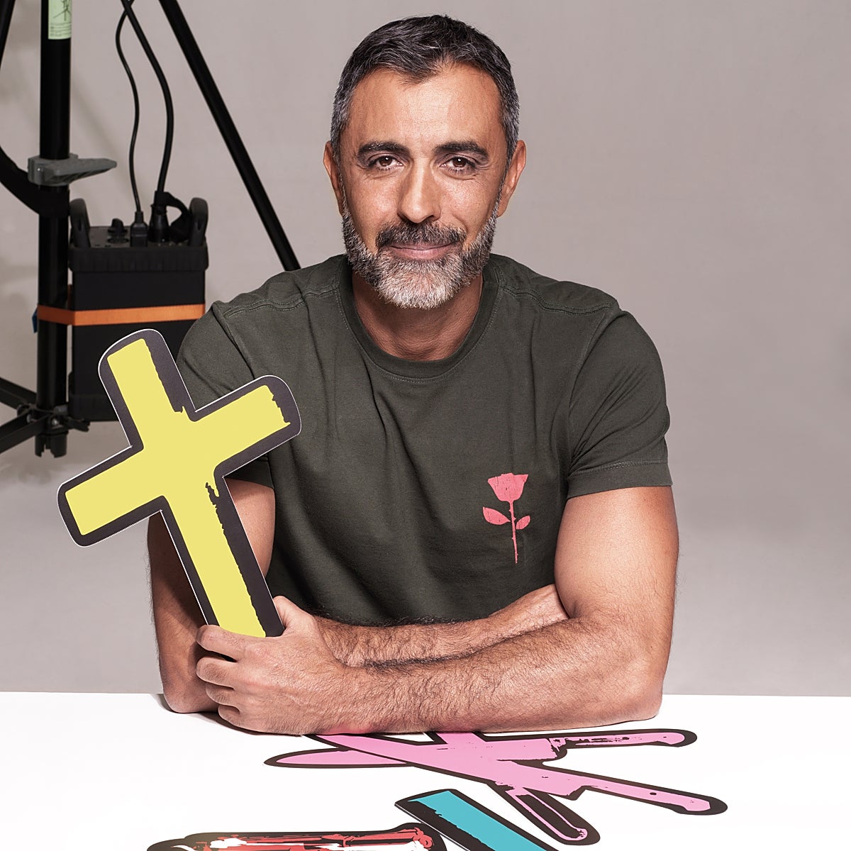 Sebastián Galán, el director de Warhol-Vijande: Más que pistolas, cuchillos y cruces.