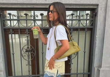 El truco de las influencers para elevar un look básico es usar este top lencero de Zara