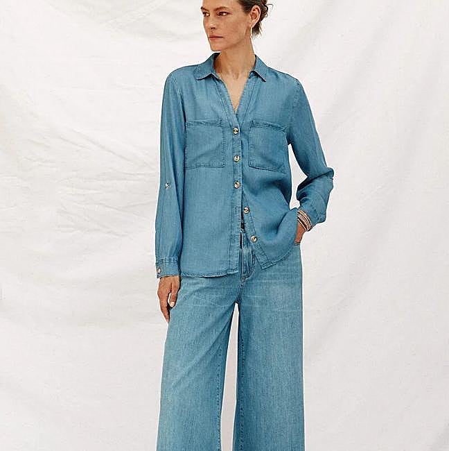 Total look denim con camisa y pantalón