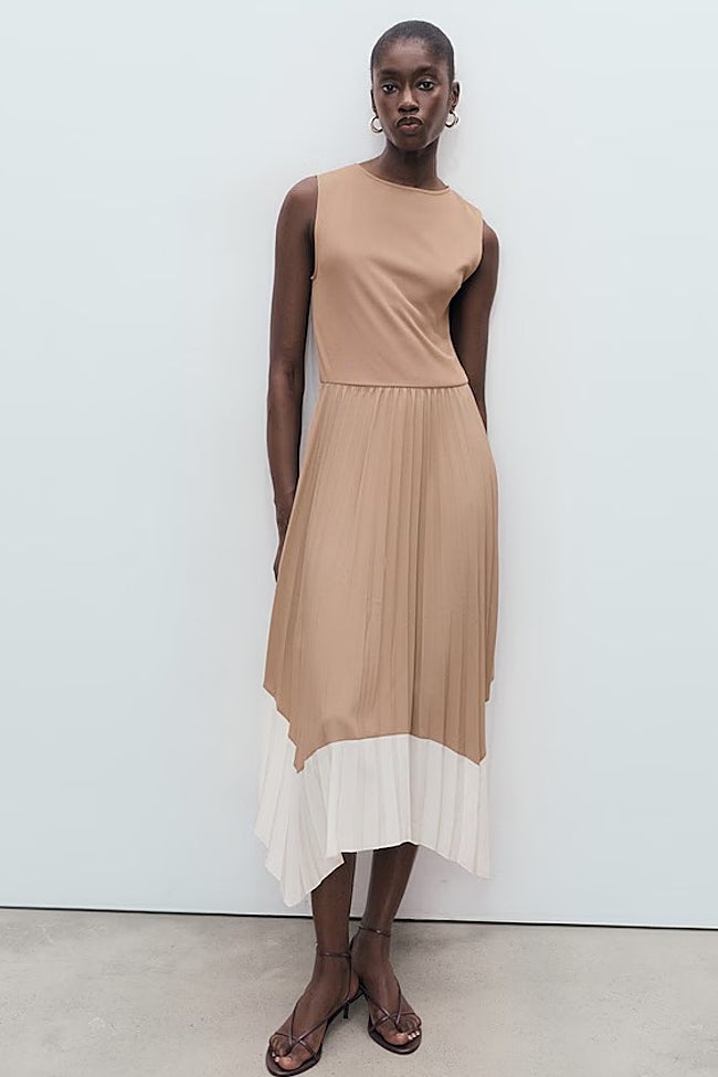 Vestido plisado de Mango (49,99 euros)