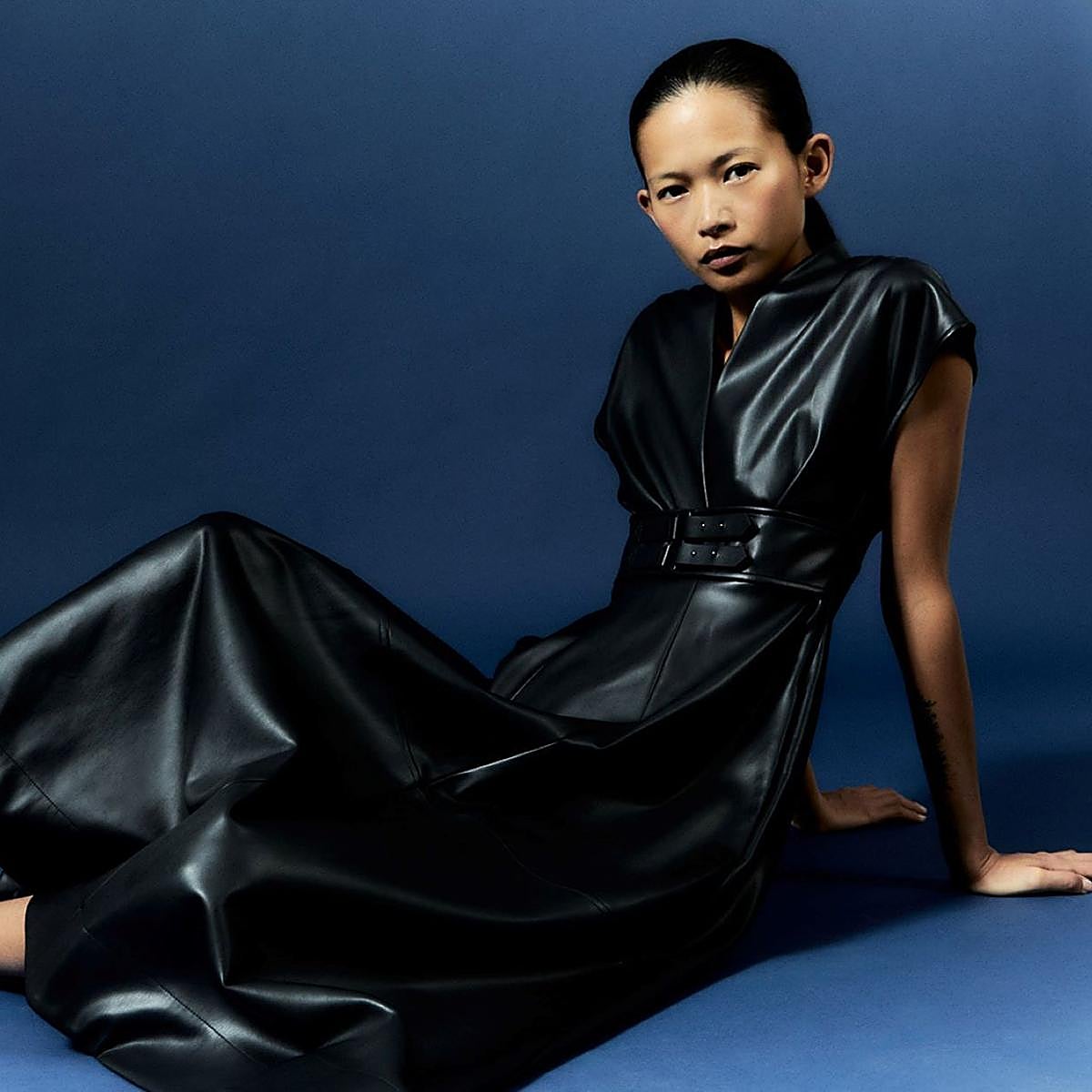 Modelo con vestido de Sfera