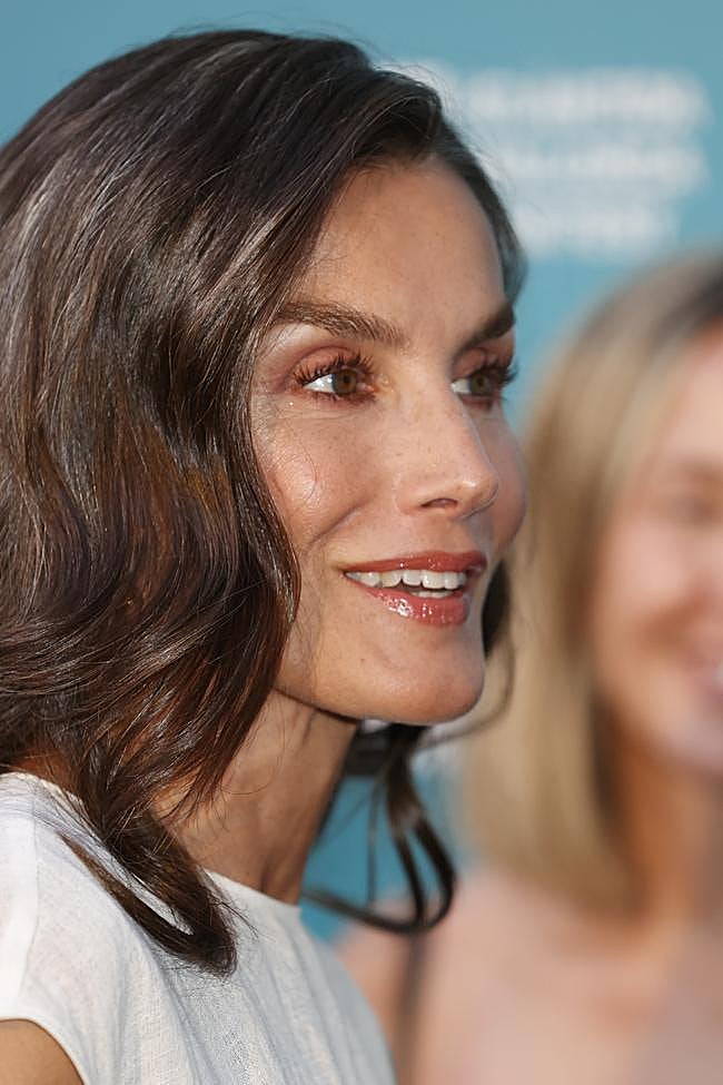 La reina Letizia con el labial Melting Glow Mediterranean Glam de Saigu Cosmetics.