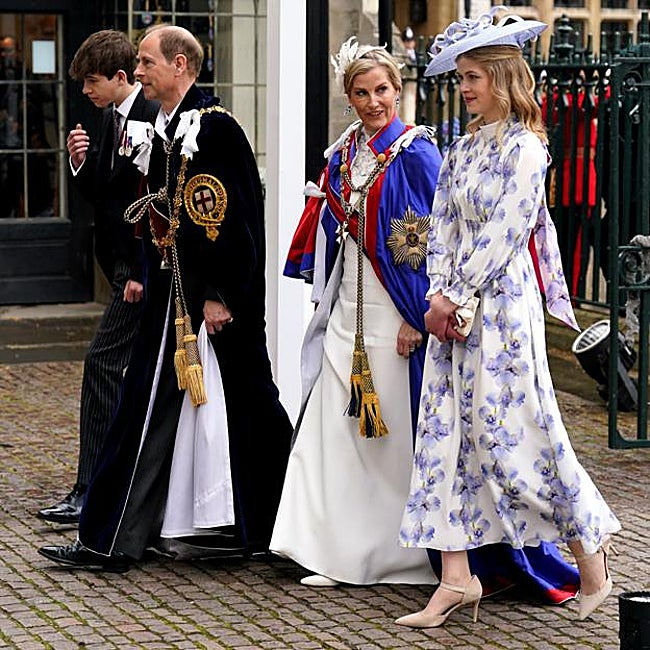 Los duques de Edimburgo junto a sus hijos.