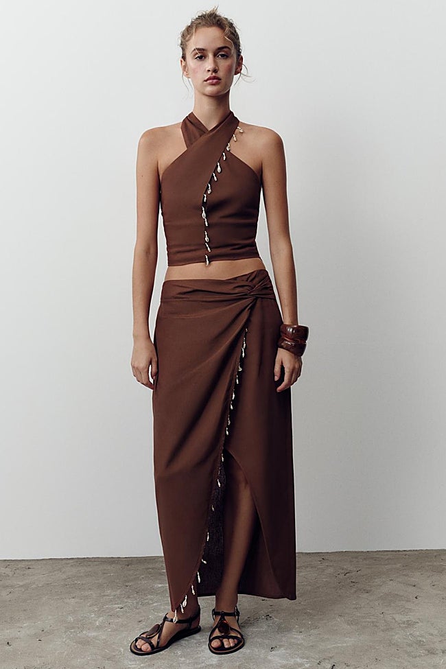 Falda midi de Zara (29,95 euros)