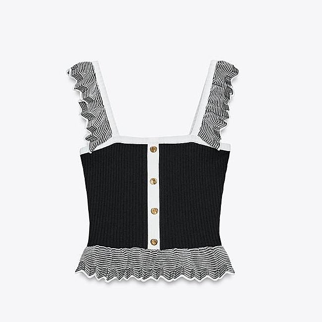 Top con volantes de Zara (22,99 euros)