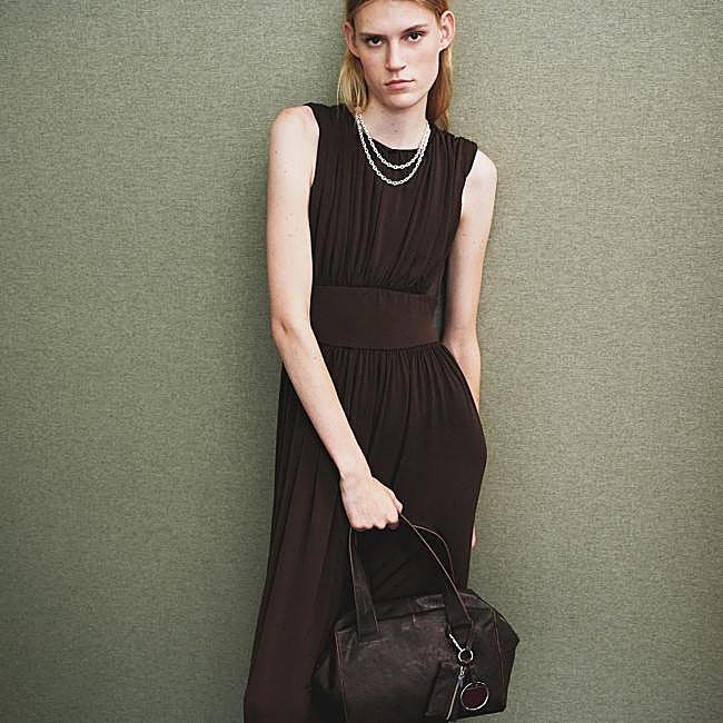 Vestido fruncido con cintura