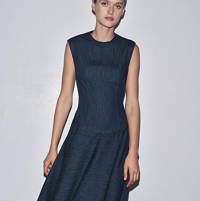 Vestido midi denim con espalda al aire