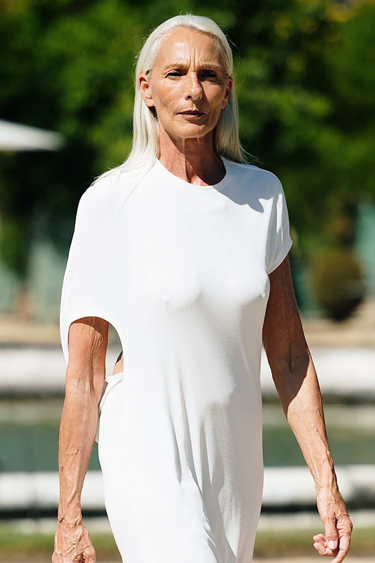 Mujer con piel madura.