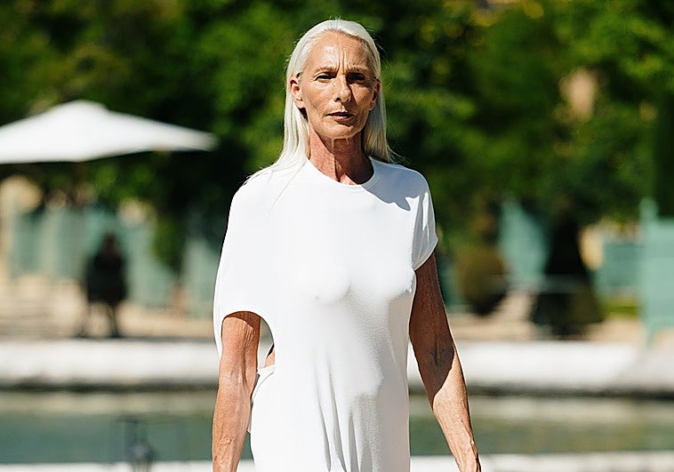 Mujer con piel madura.