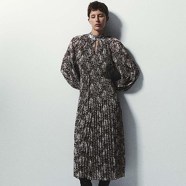 Vestido midi plisado con estampado de flores