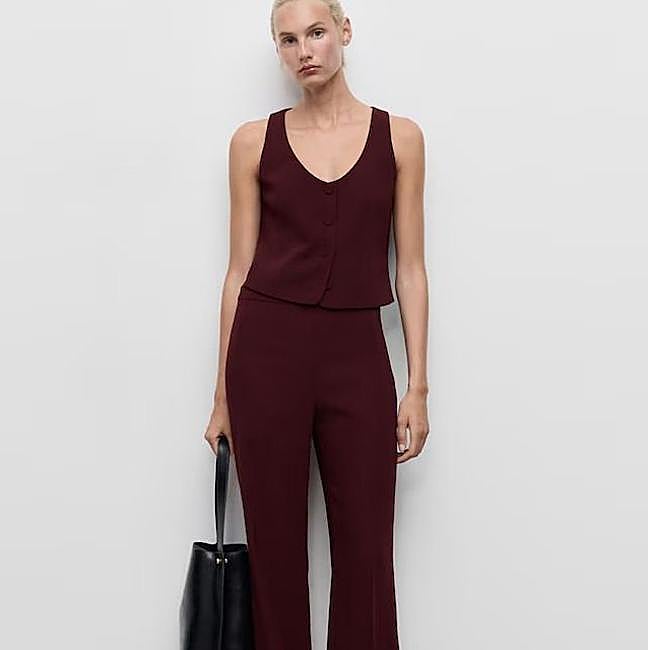 Traje burdeos con chaleco y pantalón