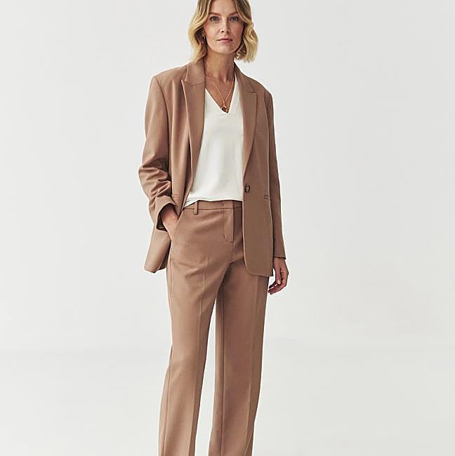 Traje básico color camel