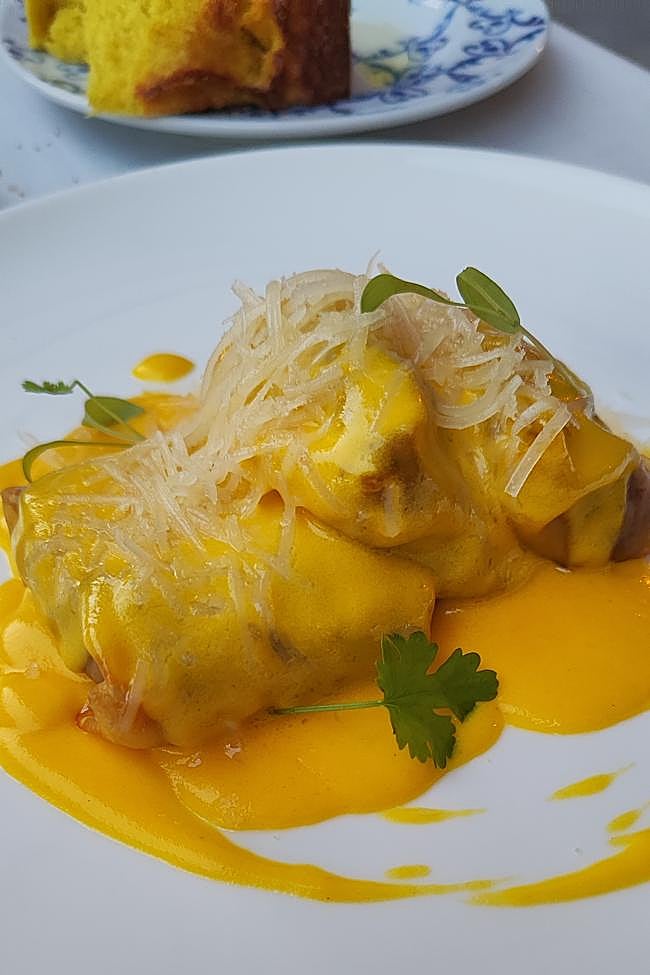 El ravioli en salsa de crustáceo de Haroma, el restaurante del rooftop del Relais & Chateaux Heritage Madrid Hotel.