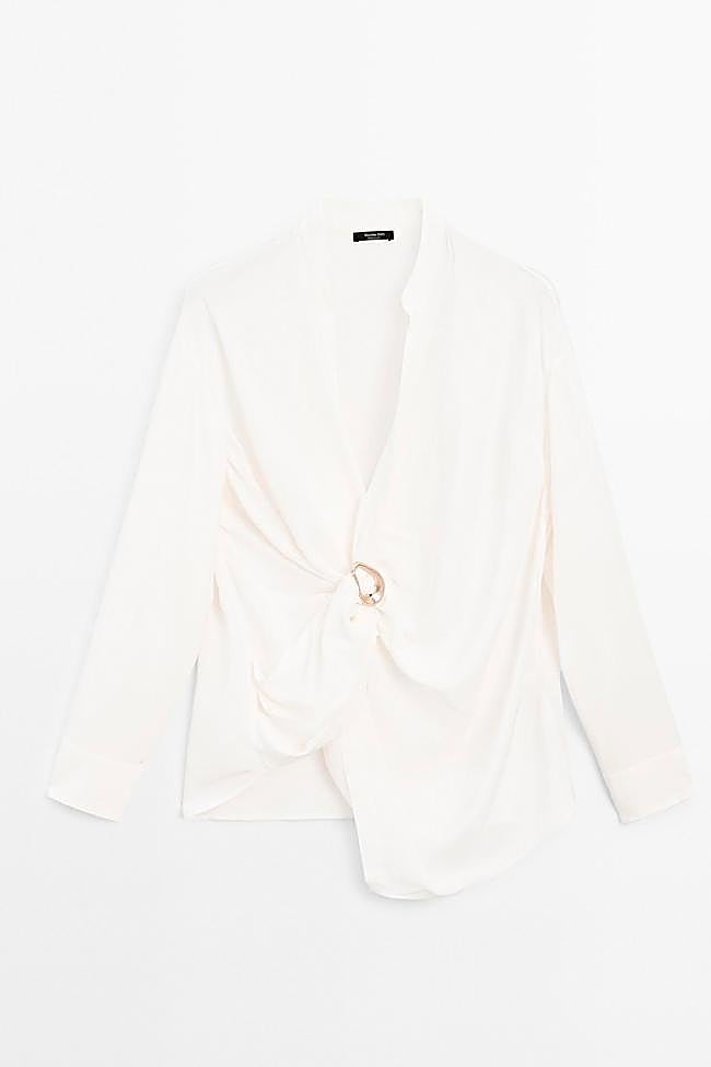 Blusa con detalle de nudo de Massimo Dutti.