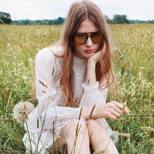 Vestido corto con detalles bordados