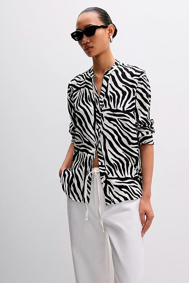 Camisa con estampado de cebra de Lefties.