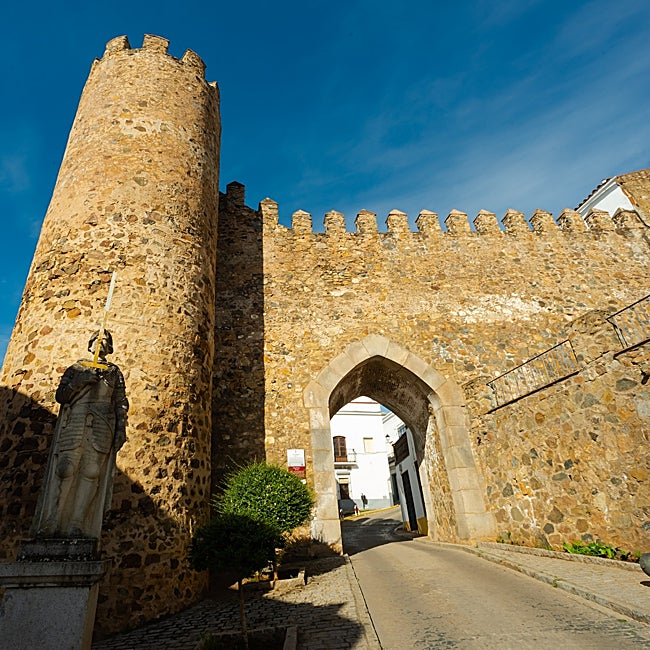 La puerta de Burgos, uno de los accesos a la villa amurallada.