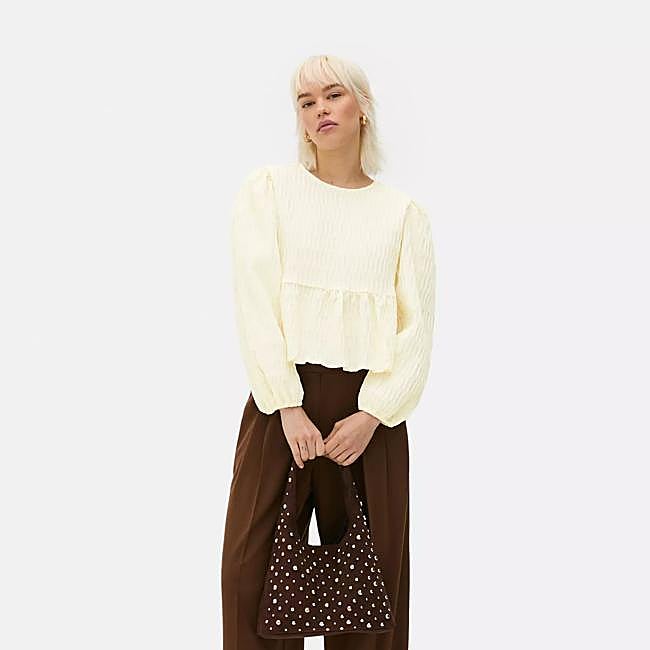 Blusa con mangas abullonadas