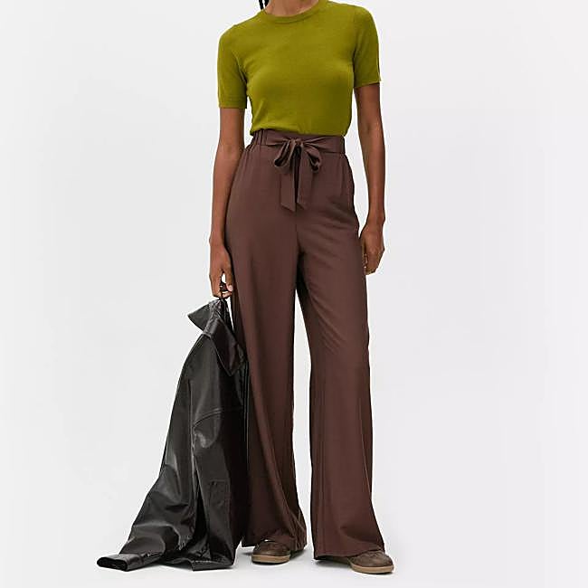 Pantalones fluidos con cinturón