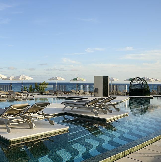 La piscina del Iberostar Selection Es Trenc, junto al mar Mediterráeno, en la isla de Mallorca.