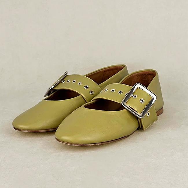 Bailarinas con hebilla ancha y color verde de Micuir.