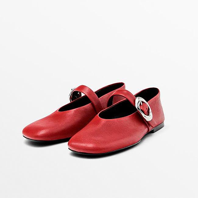 Bailarinas en rojo de Massimo Dutti.