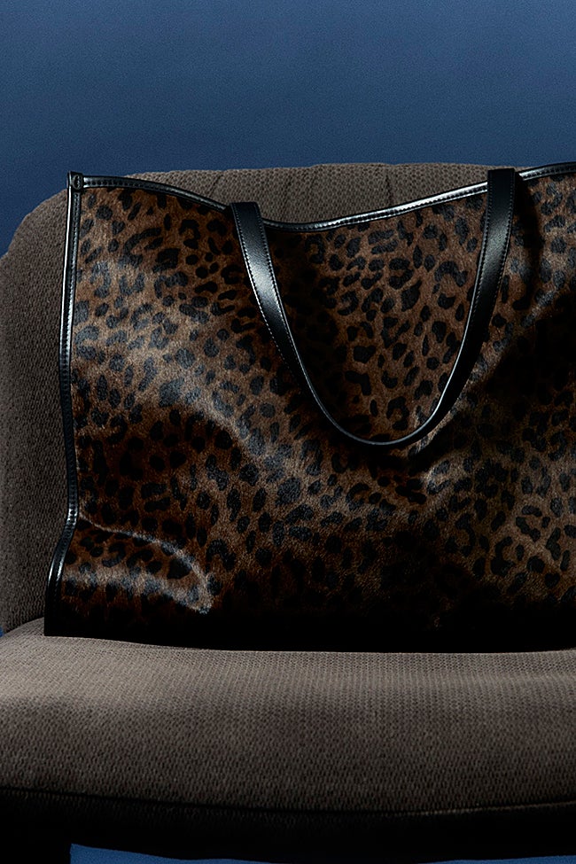 Bolso con estampado animal de Sfera (79,99 euros)