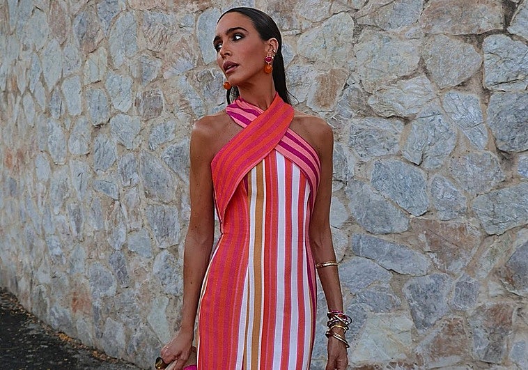 Rocío Osorno con un vestido de escote halter.
